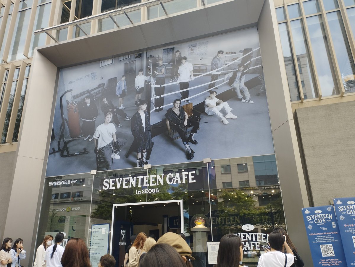 SHOP_MilkyMicky's tweet photo. 約３年半ぶりのソウル🇰🇷
そしてSEVENTEENカフェ🕺🕺✨ https://t.co/RfGbeVugae