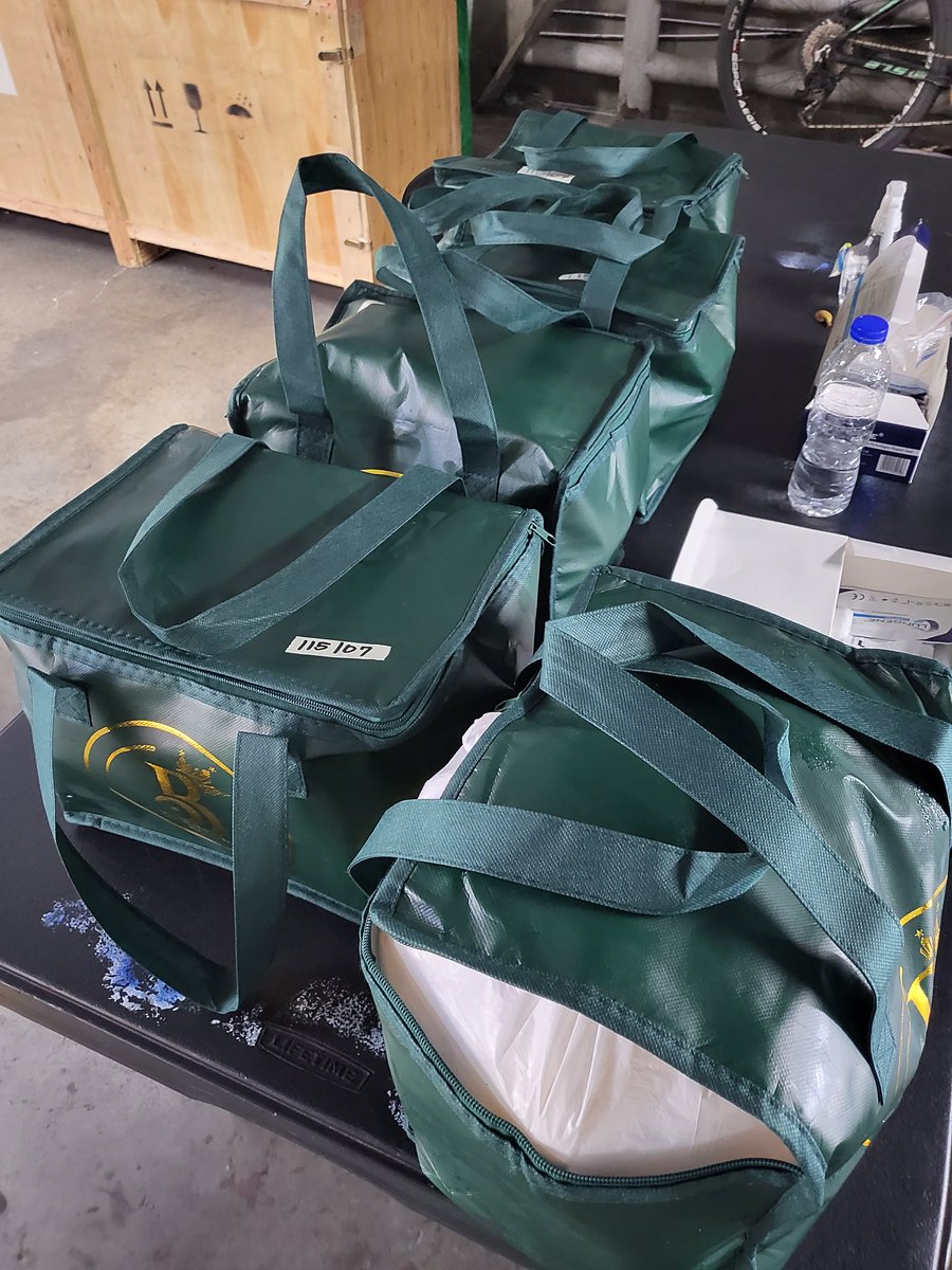 ohsehunph412_'s tweet photo. [Successful Fanproject]

We want to thank everyone who supported our fanproject for #EXOSC_BackToBack_MNL 

We were informed that our Halo-halo was enjoyed by SECHAN and Staff as soon as it was delivered, and our Lambanog gift was brought back by them to their hotel.

🩷💚💛 https://t.co/t2JNZJePn6