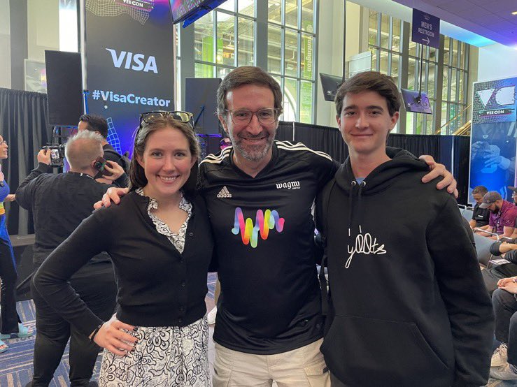 So thrilled to have met <a href="/carlypreilly/">Carly P Reilly 🍸</a>!With <a href="/tutecos/">TUTE</a>. #VeeCon2023