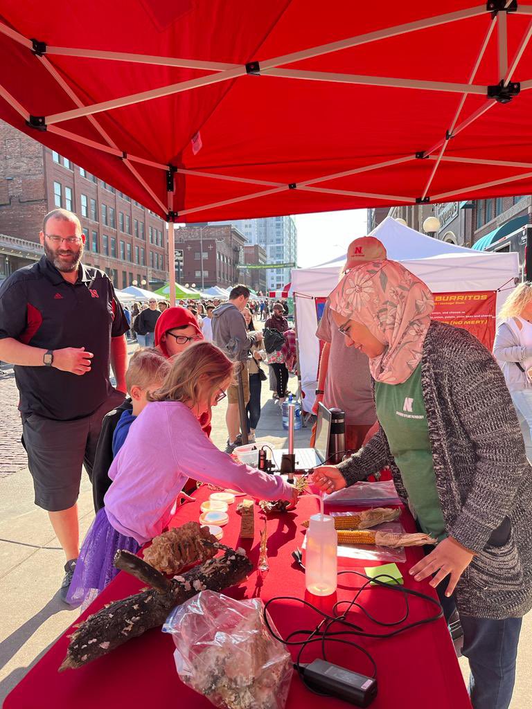 UNLPPathGrads's tweet photo. Thank you to Amany and Shilu for being our first student volunteers for the plant pathology booth (@UNLPlantClinic) at the farmers market this year ☺️. We will be back at East Campus during Discovery Days on June 10th with @brode182 and new volunteers! https://t.co/bGNFXwDcDI