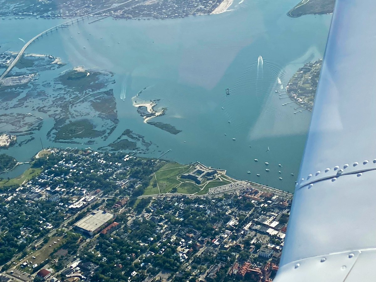 My wife got a great shot of the Castillo de San Marcos on our way to KCRG. 

#Aviation #SpinnerSaturday #avgeek #PilotsOfTwitter #TeamLowWing