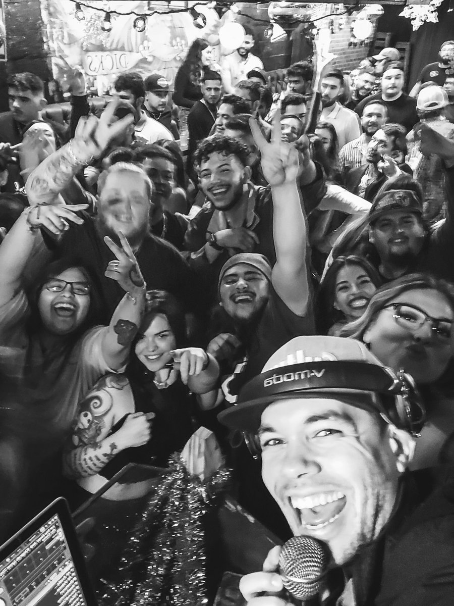 DirtyDicksBar1's tweet photo. This shits gets wild, don't miss out!
#keepdentonhard #rockharddancehard #gohardorgohome #rocksoutcocksout #dentontx #frystreet #dicksoutforharambe #ladiesnight #ladiesandlocals #localsnight #rockoutcocksout https://t.co/M2hW0WHbRt