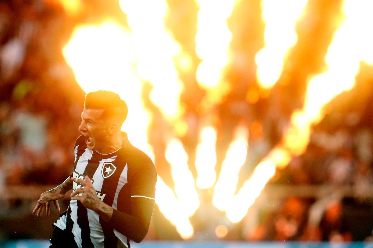 Botafogo's tweet photo. EXPLODIU! 🫡🔥 #VamosBOTAFOGO 

📸 Vítor Silva/ BFR https://t.co/7EpRt02zsi