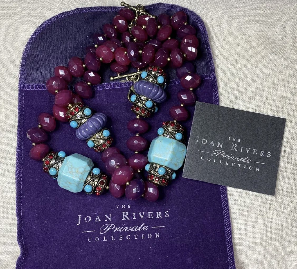 Joan Rivers Private Collection Necklace w/Original Box & Inserts - Faux Stones

ebay.com/itm/1755991555…

#boldjewelry #joanrivers #necklace #packaging #beaded #collectible #foryou #giftidea #costumejewelry