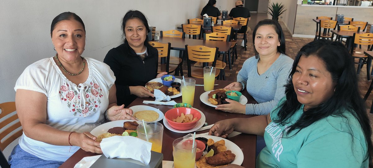 End of year celebration lunch with a few of my devoted volunteer moms who bag our <a href="/BrighterBites/">Brighter Bites</a> produce bags at <a href="/ValleyWestEs/">Valley West ES-HISD</a> . Thank you for all you do! 🙏🏽🙌🏽
@HISD_Wraparound <a href="/HISDStudentSpt/">HISD Student Support Services</a> <a href="/HoustonISD/">Houston ISD</a>