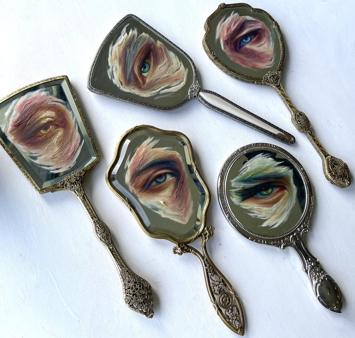 Painted these on 1940’s vintage mirrors! 
#artistsontwitter #oilpainting #mirror #artist