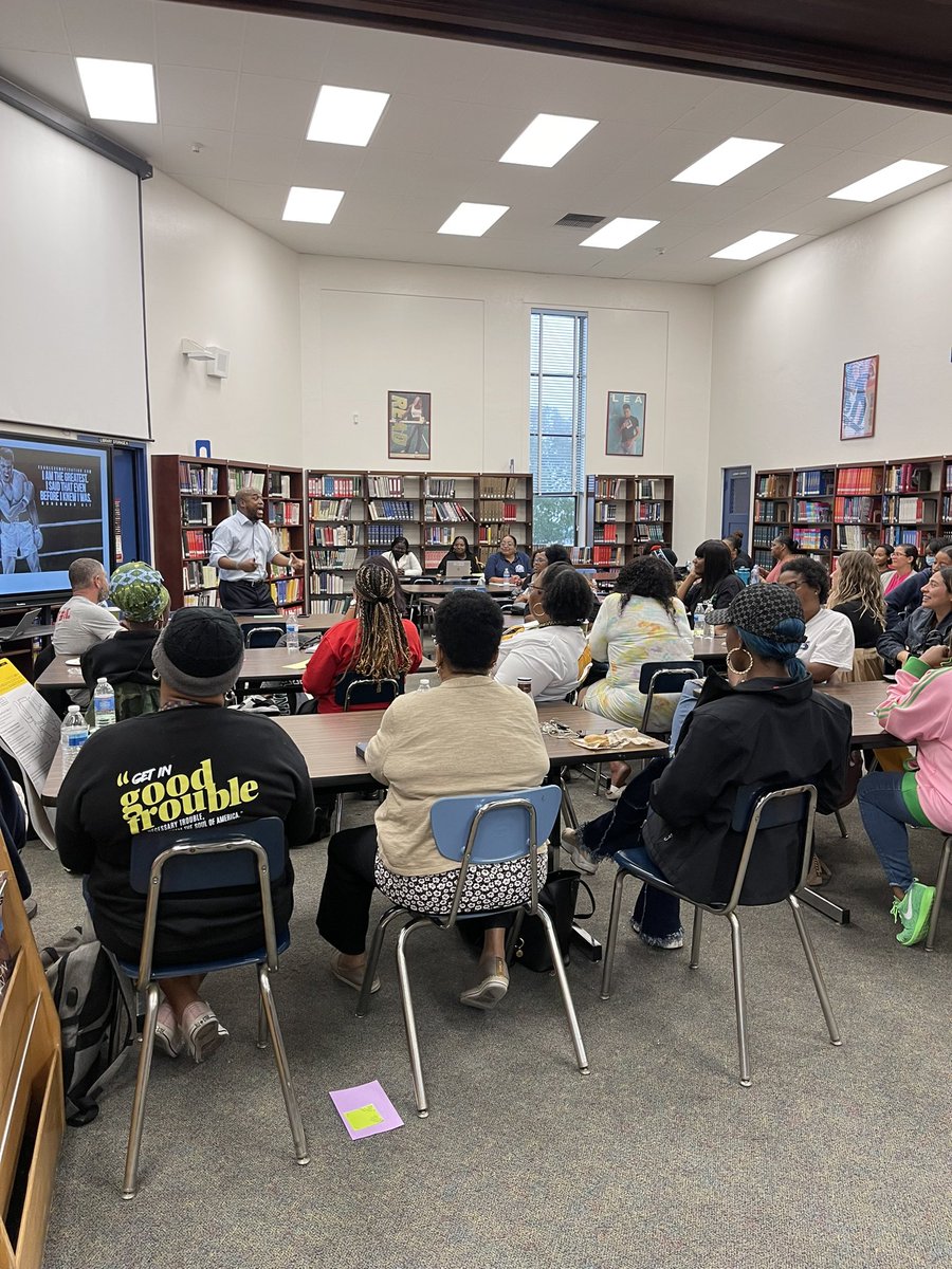 BSAP_LAUSD's tweet photo. Refining instructional practices to improve academic outcomes for Black students during our BSAP Saturday Professional Development Series. #BSAP @laschools https://t.co/Bn1IjcDJ9I