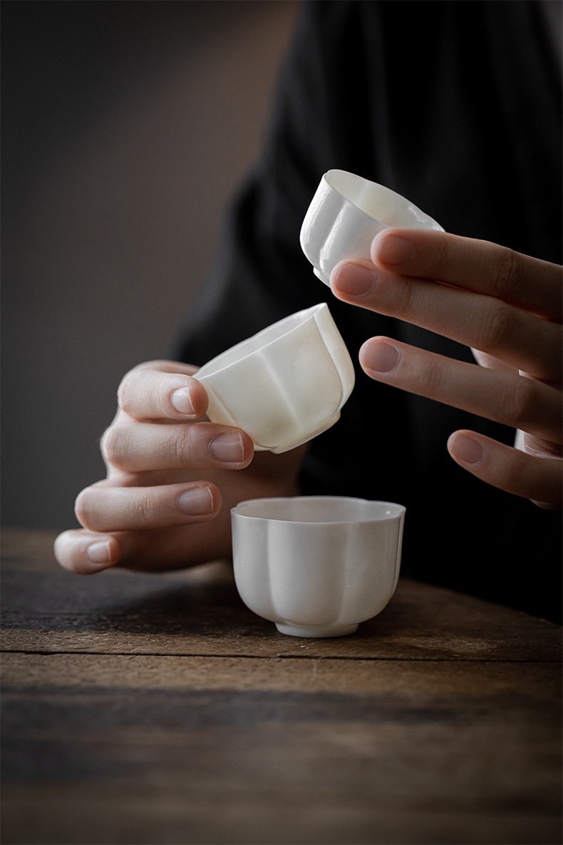 morimatea's tweet photo. A work of ingenuity, thin and delicate, glittering in the light irradiation, white, translucent.
.
.
.
#brewedtea #teatimepoetry #whitejade #finetexture #gaiwan #faircup #teaboat #teacup #teacuppuppies #cuplover #enjoyit #ingenieros #greatartist #mastercraft #craftman #morimatea https://t.co/4zuj1WIxtc