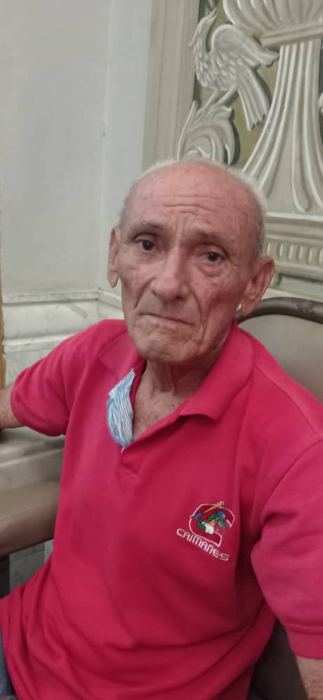 jazpb2357's tweet image. Este señor se llama Angel Francisco Vilchez está en la  Basílica del Chiquinquira y no tiene idea donde vive. Esta perdido hay que colocar está foto en las diferentes redes y estados para que la familia lo reconozca...🙏🏻😎🙏🏻