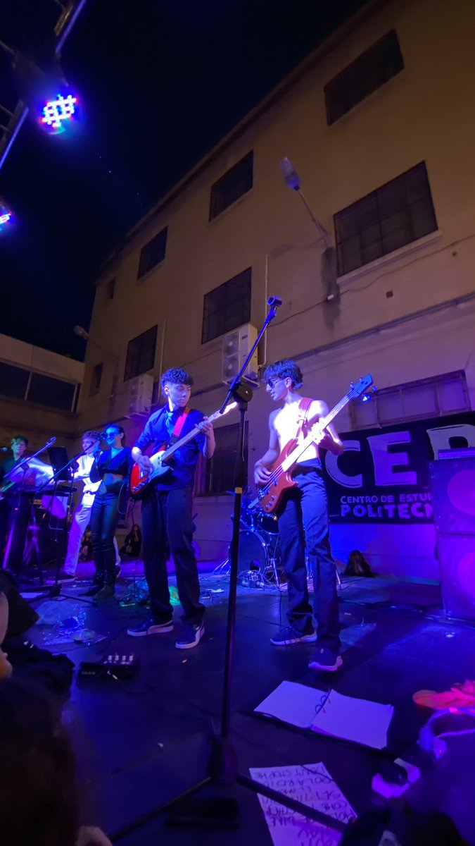 yuyumalgioglio's tweet photo. QUE BUEN POLIROCK CARAJO https://t.co/T8p3aehKaj