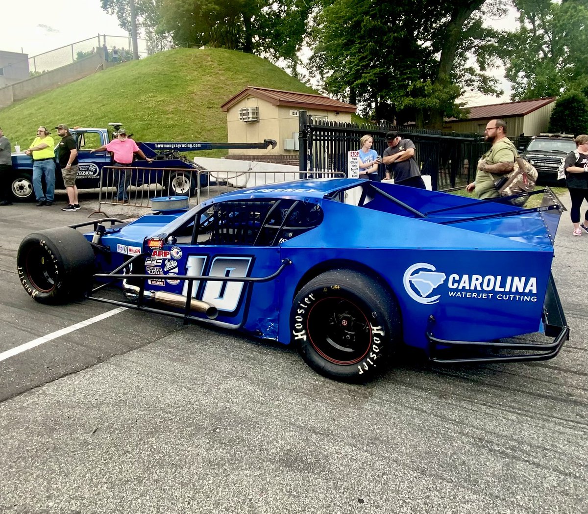 therepave's tweet image. One tough customer…

#NASCAR Mod driver Dan Speeney drovewith his thumb taped up last week at @bgsracing due to some pain. 

This week he has a small cast after the doctor told him he has more torn tendons in his hand. 

#Racer #ShortTrackLife