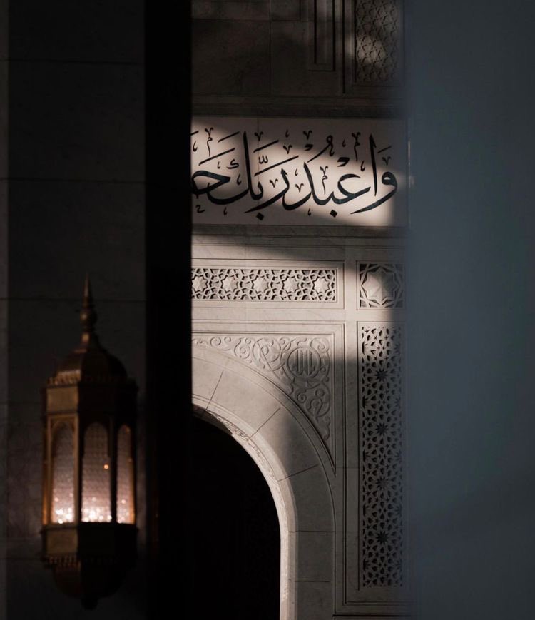elqumh's tweet photo. وَمَا لِلْفُؤَادِ إِلَّا اللهُ يُــؤْنِسُهُ
وَغَيْرُ اللهِ،مَنْ لِلنَّفْسِ يَشْفِيهَا. https://t.co/d9OhjHQ5EV