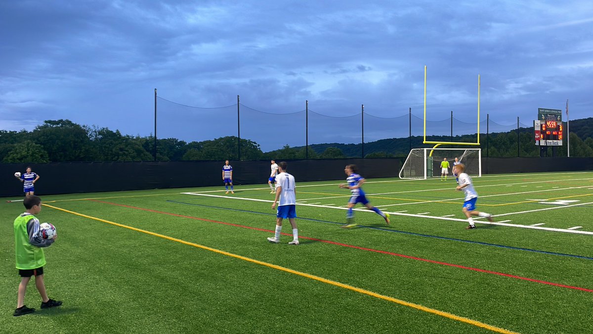 @AnnapolisBlues getting some great coverage from Frederick, MD via @davejsports on @iHeartRadio and @NaptownBluesPod 'Live Tweeting' tonight as they lead @FCFrederick by 4-0 late in 2nd Half !! 
#LETSGOBLUES !!
⚽️🦀🔵⚪️