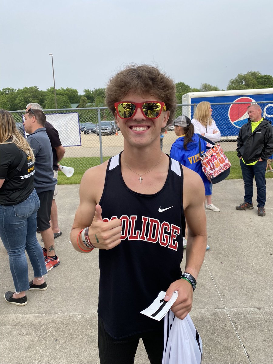 IESA 4A Track and Field 8th Grade Boys State Champion x2

1600m-4:31.56 (All-Time Record)
800m-2:01.16