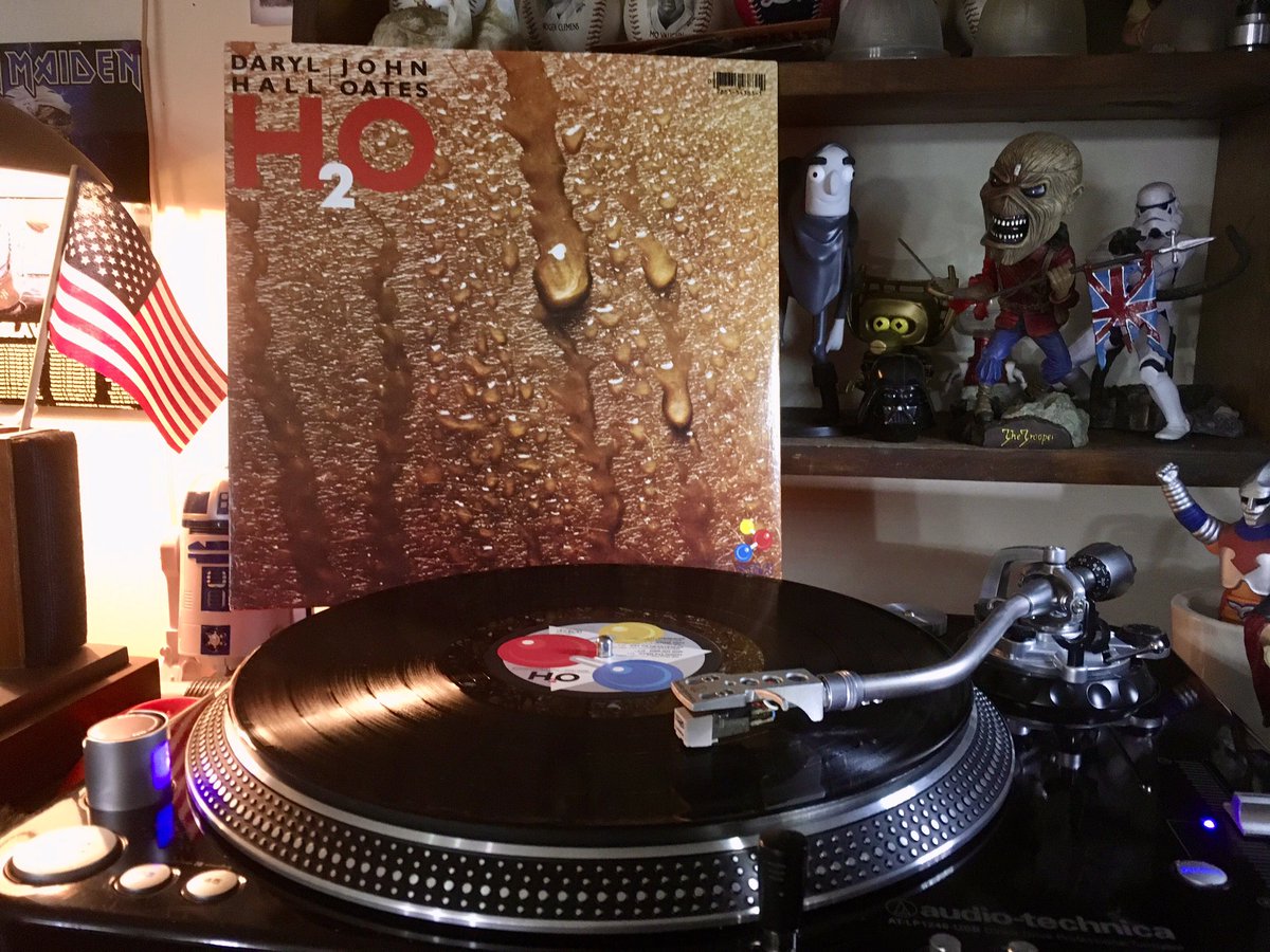 NP: Darryl Hall & John Oates - H2O (1982)

Maneater 🤩 big hit off this one. 🤗💜😘

#VinylCommunity #VinylRecords #recordcollection #records #VinylAddict  #vinyljunkie #NowSpinning #LP #NowSpinning