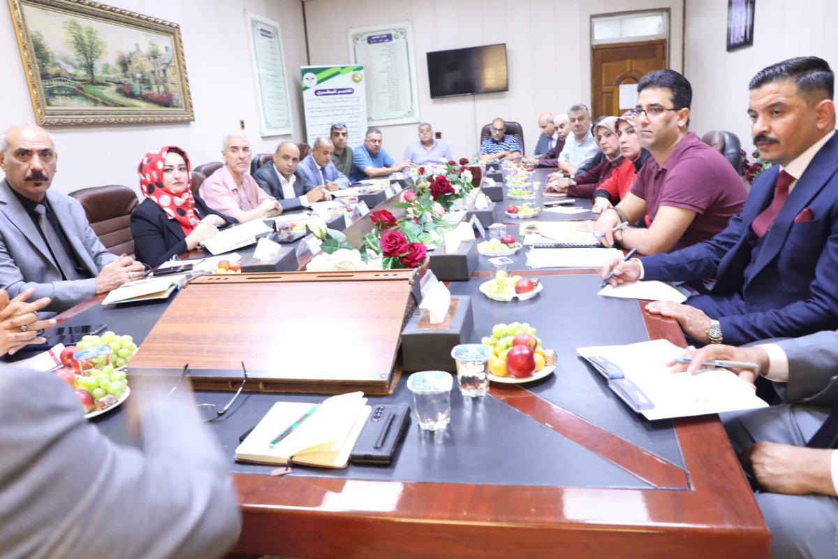 CaesarAlhatemi's tweet photo. وليش سديتوا مستوصفات بيطرية بالبلد؟منو سمح الكم؟
وانت الطبيب البيطري لا تسكت عن حقك و لا صدك لا بفلان نائب ولا بعلان لان كلها تريد الطشة و القانون عندك و بيدك بس يرادلها وكفة وشد حيل #حق_البيطري_وين؟ https://t.co/FBmEYNm3h1