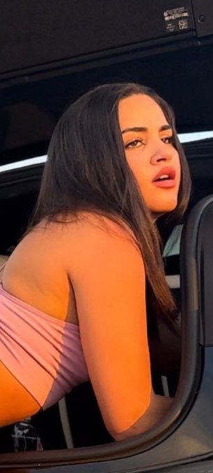 She enjoying the sunset https://t.co/UG0ztNmNBb<a href="/tag/nuevafotodeperfil"class="tags"><span>#nuevafotodeperfil</span></a>