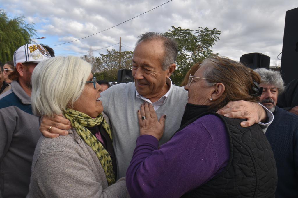 Estuvimos en el Plan Lote Eva Perón de la Ciudad de San Luis acompañando a <a href="/adolfoRSaa/">Adolfo Rodriguez Saa</a> , los Puntanos se preparan para Un Gran Cambio , vuelve el Trabajo , la dignidad y la verdadera Puntanidad #UNIDOS #cambiasanluis