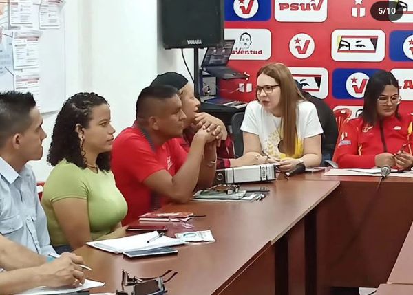 #UnionFuerzaYCooperación Instalación de la comisión estadal  de asuntos regionales y municipales desde la sede del <a href="/PartidoPSUV/">PSUV</a> Lara 
PSUV,JPSUV y Consejo Politico Estadal como un solo equipo