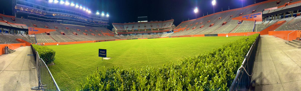 XEF_19's tweet photo. What’s stopping you from being the next gator🐊 ? #whynotflorida #GoGators https://t.co/P3Eqf7RsfZ