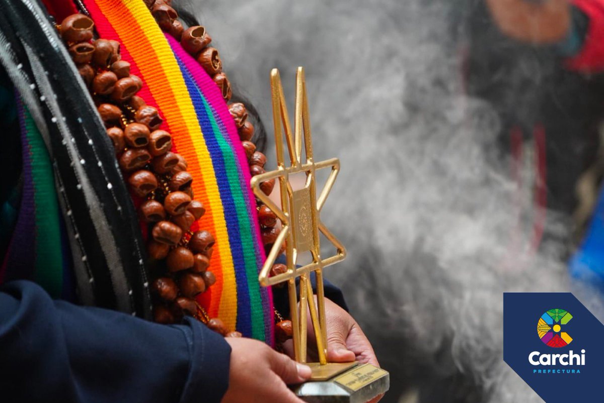 CarchiPrefectur's tweet photo. ¡Somos un #Carchi Milenario! 

Hoy, los Gobiernos Locales del Carchi nos otorgaron la Custodia de Saberes del Pueblo Pasto, un símbolo de sabiduría ancestral, que nos guiará a lo largo de nuestra gestión. 

#ComenzamosJuntos https://t.co/wYg3aP3bIo