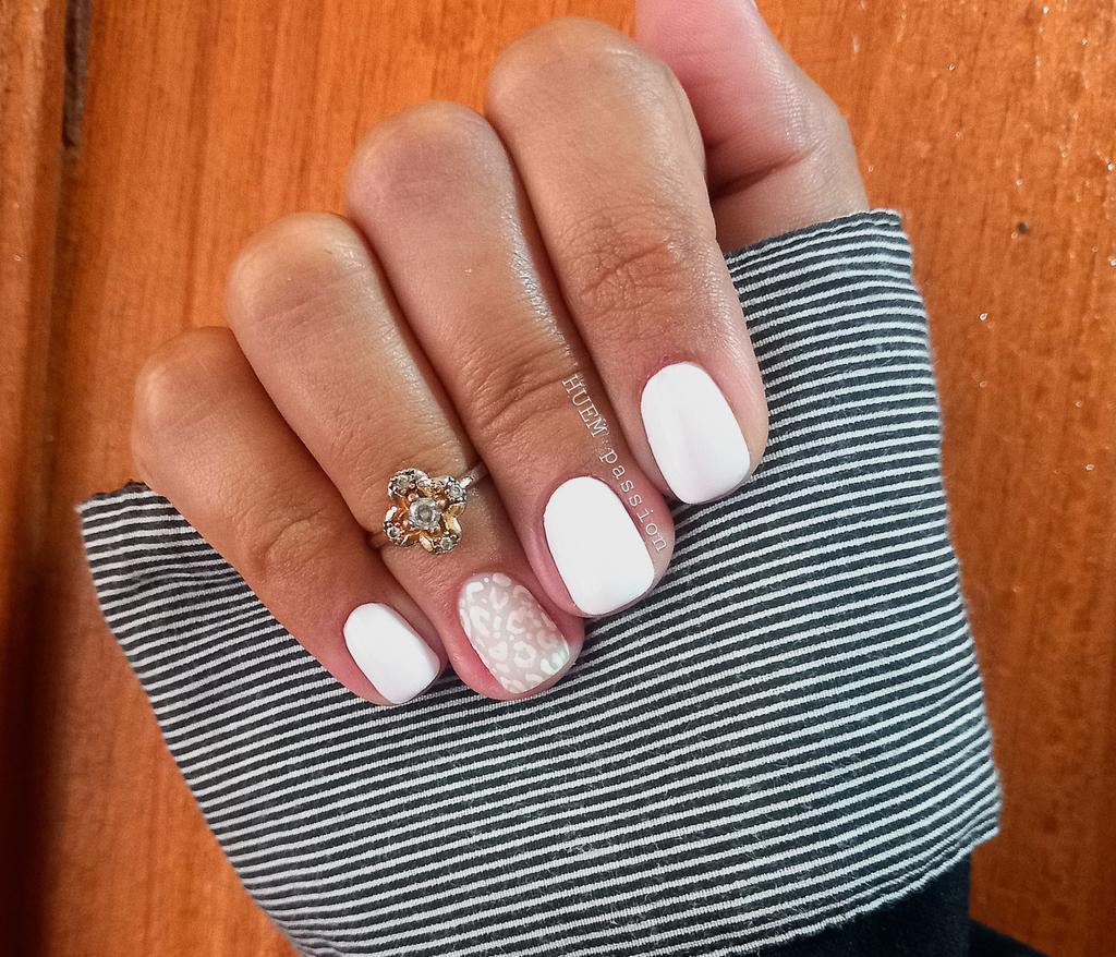 HUEMpassion's tweet image. Nivelación con Base Rubber. 
#animalprintnails #esmalte_semipermanente_sobre_uña_natural 
#nail_art #love_nails #uñas_cortas #uñas_blancas #white_nails 
#unhas_brancas #unhas_curtas #huempassion