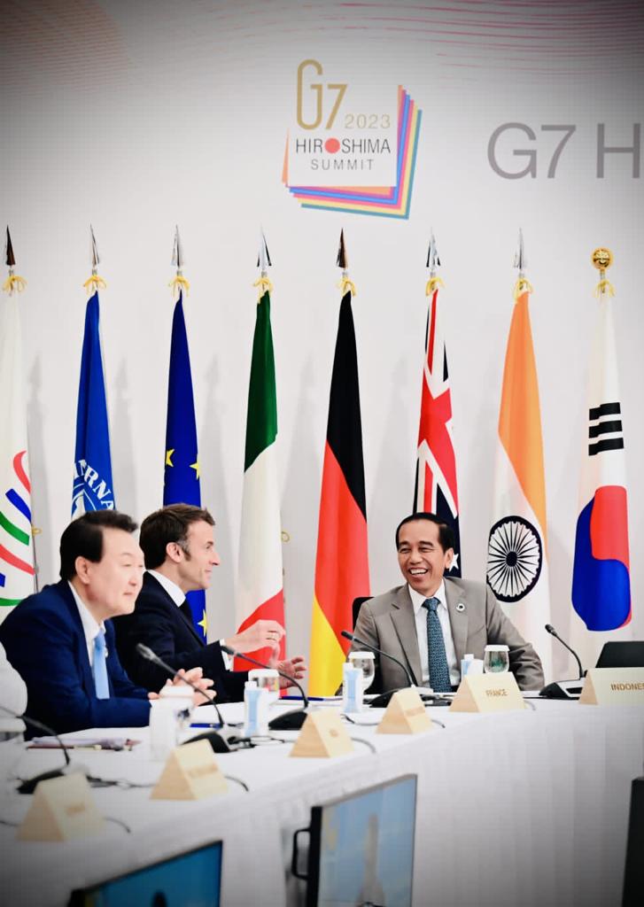 WarasBareng's tweet photo. #RT @jokowi: Hari ke-3 di Jepang, saya dan Ibu Negara akan mengunjungi Hiroshima Peace Memorial Park, masih rangkaian KTT G7 Outreach. Lalu, saat Ibu Negara menghadiri program bagi para pendamping negara mitra KTT G7 Outreach, saya melakukan pertemuan bi… https://t.co/16VAdyD3v6