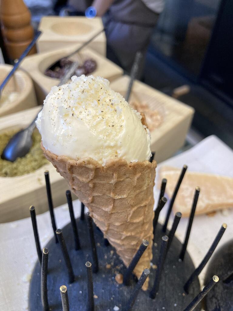 77Recipes's tweet photo. [I ate] Parmesan gelato with black pepper https://t.co/eFDZeu4lmA https://t.co/tyCvxqufTu