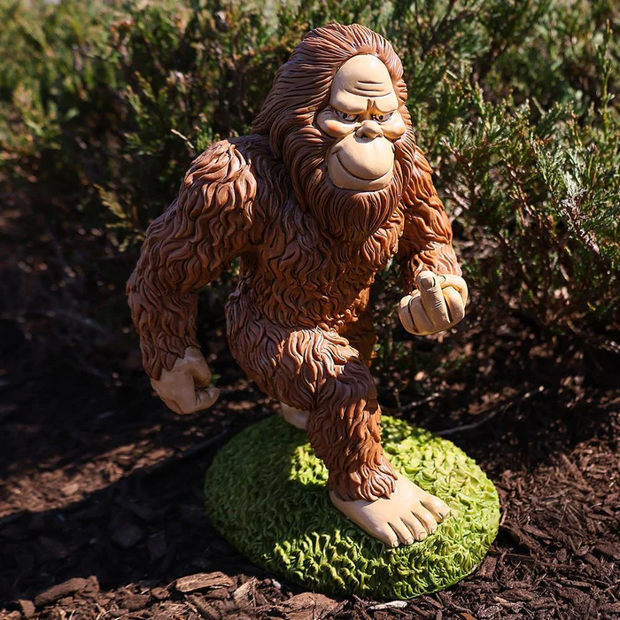 glaggler's tweet photo. this gnome is FUCKED UP. not a giggler. #glaggle #giggler https://t.co/JqBEUTGm51