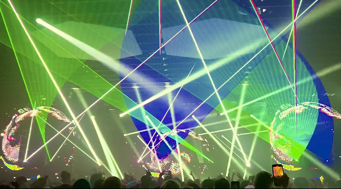 _lsdreaming's tweet image. lasers were doing laser things last night