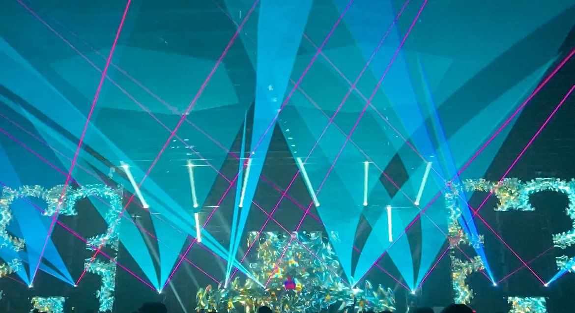 _lsdreaming's tweet image. lasers were doing laser things last night