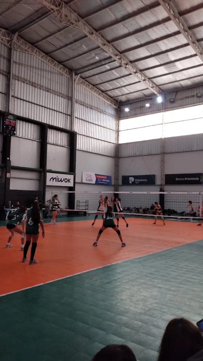 Jornada a puro voley en nuestras cancha de City Bell. 
<a href="/metrovoley/">FMV</a> La Tira B recibió al Club Banfield . 
En <a href="/ArvaVoley/">ARVA (Asoc. Reg. Vóleibol Amateur)</a> la Tira C recibió en sub12 y sub 13 a Estudiantes LP  C . Y en sub 16 y sub 18 al Club Univeristario LP.  Victorias,  derrotas , juego y aprendizajes 💚👏💪