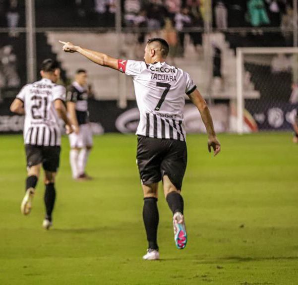 ⚽️Convirtió el gol que selló el Apertura para Libertad
⚽️Es el máximo artillero del torneo (10)
⚽️Facturó 4 vs. Cerro Porteño-1 vs. Trinidense-1 vs. Olimpia (todos del top 5)
⚽️Suma 5 🏆 en el club (15 en su carrera)
⚽️Hoy, sí, hoy cumple 40 años

Tacuara Cardozo 🇵🇾. INOXIDABLE.