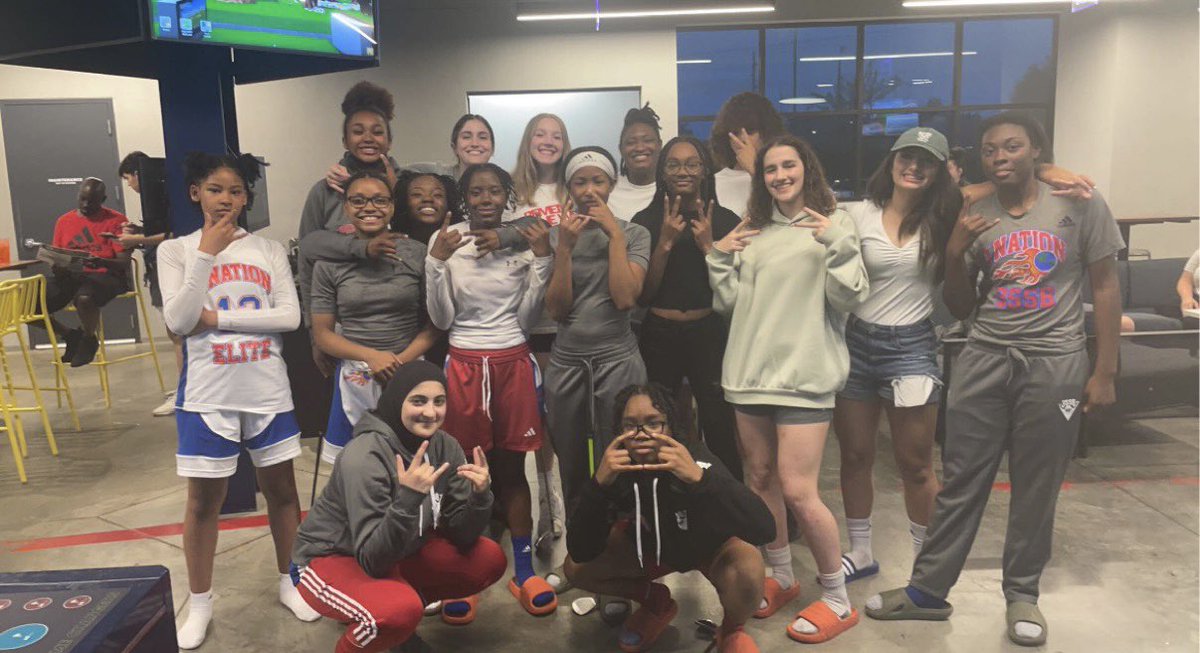 Togetherness ✅ a few of our young ladies spending some time program bonding after our games today! #TheNation | #3SSB | 🔴🔵