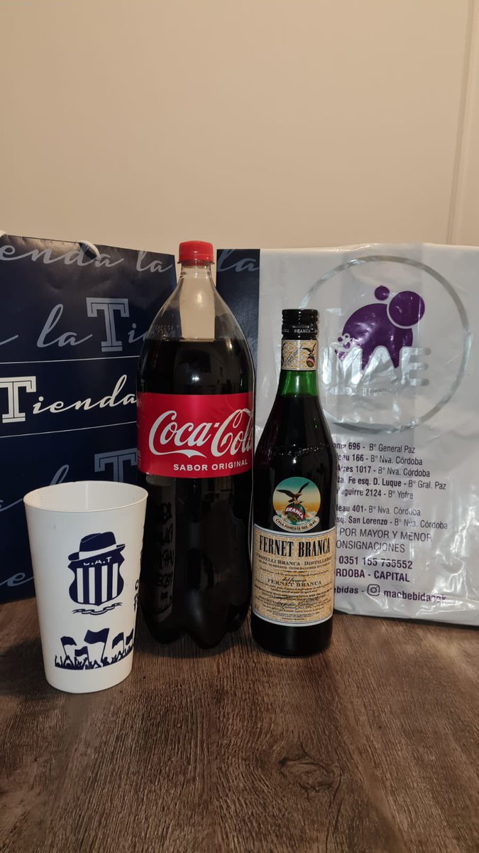 Están tan manijas como nosotros? Sorteamos este fernet, la coca y el vaso de la filial Capital Federal para la previa del clásico cordobés. 
Sencillo: seguirnos a nosotros y dar RT a este twitt 🤪🤪