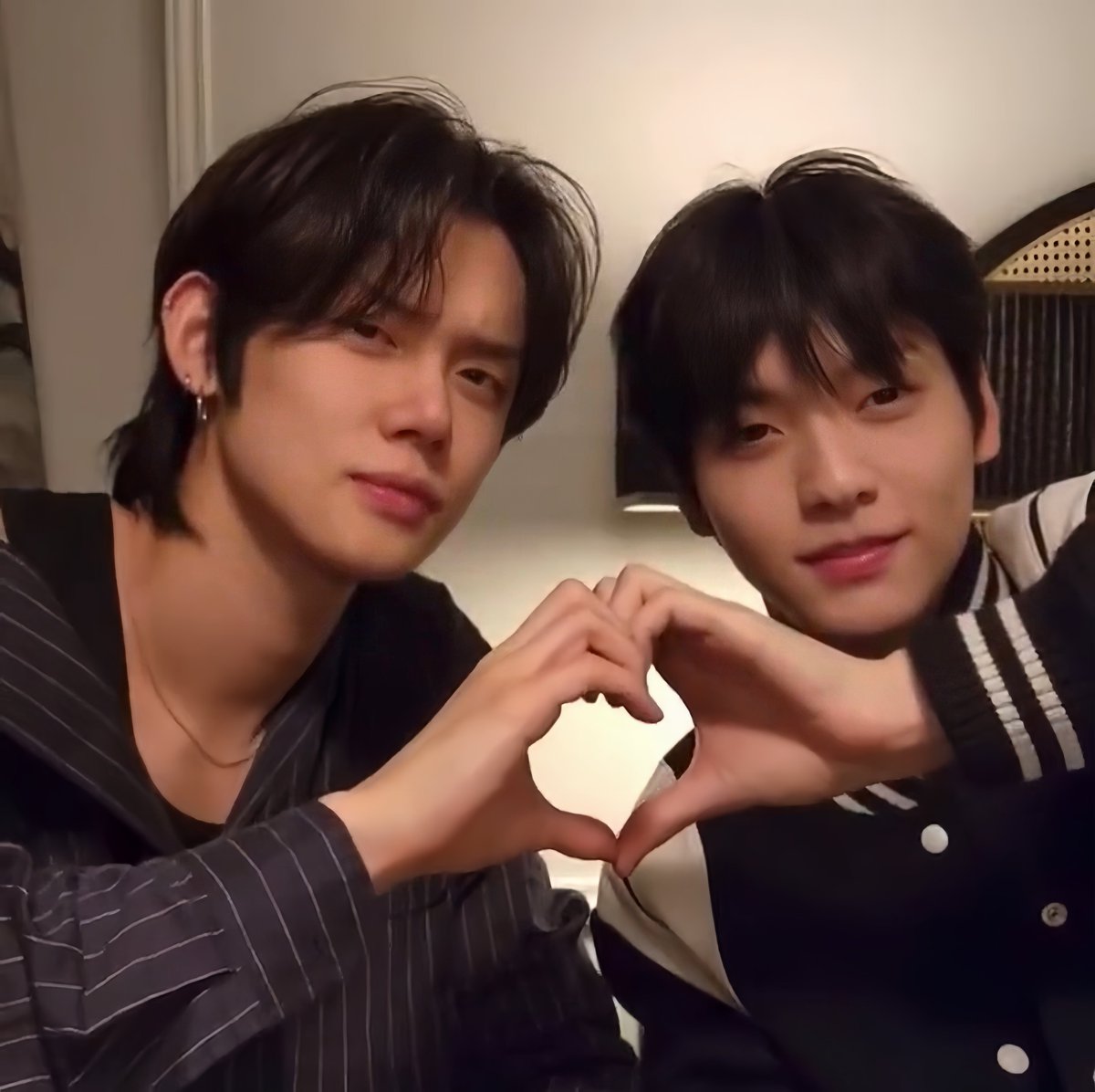 yeonjunHD's tweet photo. 🦊 🫶🏻 🐰 https://t.co/7IApYPzZ9c