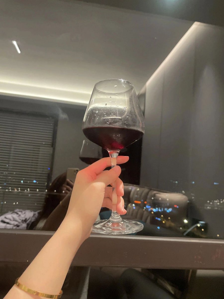 I feel like today is a hard night to sleep. #winelover #winefreak #winemaker #finewine #wineo #wein #vino #winetime #winenot #winery #instawine #winestagram #winetasting #ilovewine #winenerd #wine #malbec #sparklingwine #cabernetsauvignon #tannat