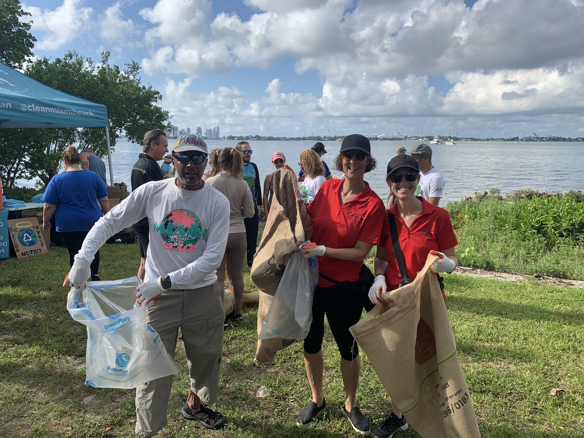 CanCGMiami's tweet photo. Inspiring to see so many come out this morning to participate with us and partners @CleanMiamiBeach @CBPFlorida at the coastal clean up at #JuliaTuttleCauseway. Over 4000 pds of garbage collected-including a roulette wheel! @CanadianHOM @USBPChiefMIP #eliminatesingleuseplastic https://t.co/3k5OS0zOtR
