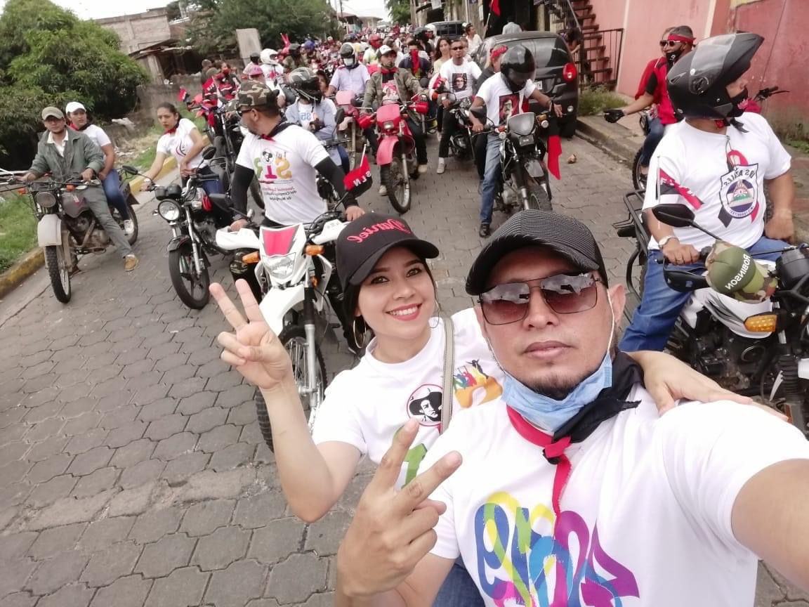 YaderMorazan's tweet image. 🧵Hagamos un hilo sobre adeptos del régimen que divulgaron el discurso de "agresión" dirigido y financiado por USA y hoy se encuentran donde su "agresor" yanqui: -Ex notificador Franklin Rodríguez, hijo del Magistrado Frank Rodriguez de Matagalpa, está de "vacaciones" con Parole