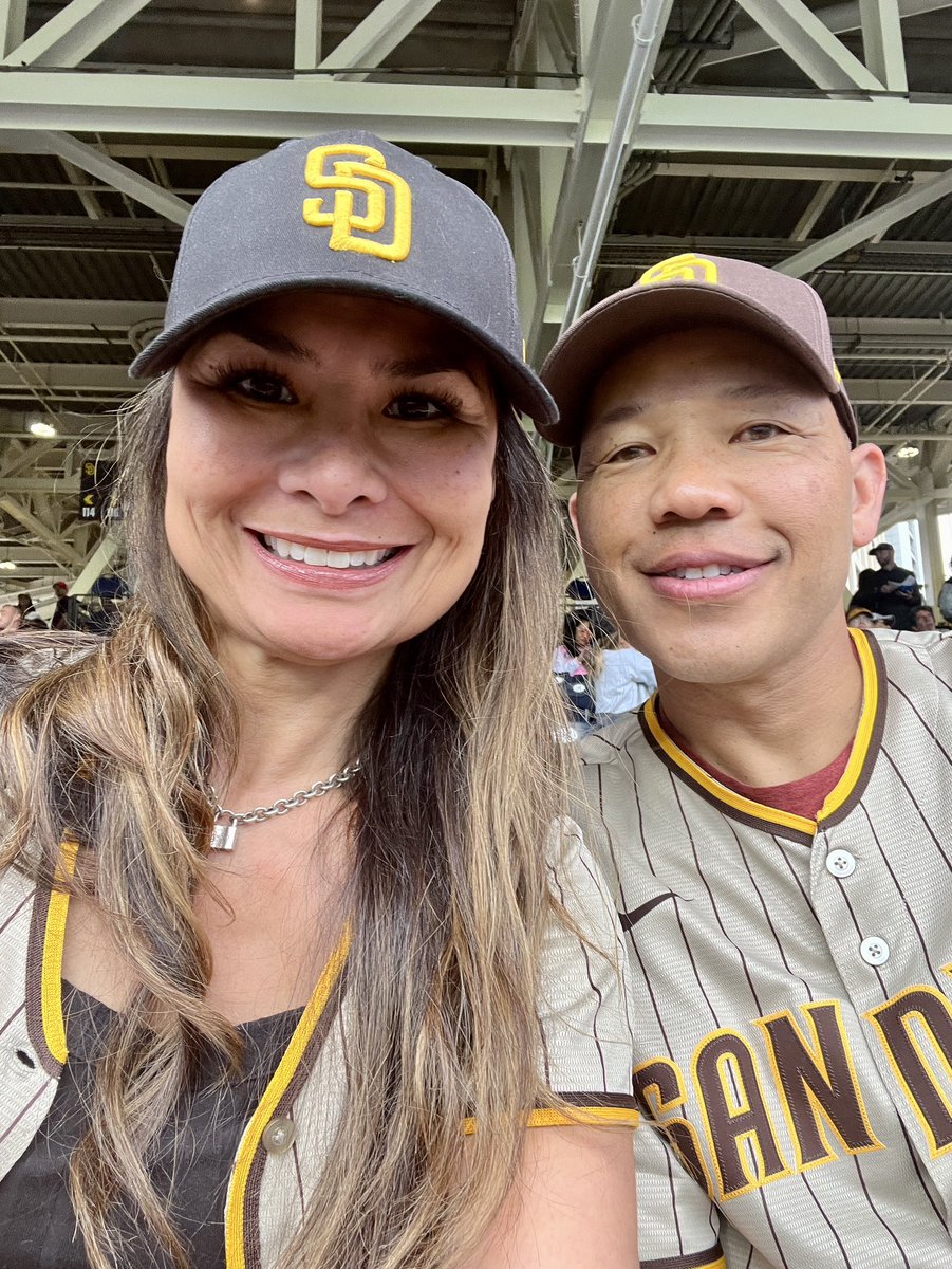 chrisssstyy's tweet photo. ๐ค๐ #bringthegold #funnerfancam @Padres @BallySportsSD https://t.co/xXddFDA7mV