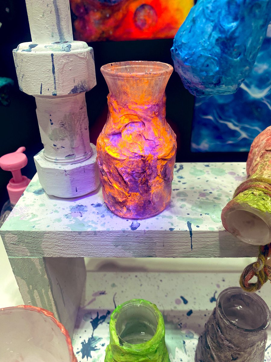 indianchunchun's tweet photo. 二日目も楽しむ✨

ブラックライトで光ります🛸

サイケな惑星🌈🌈
とお待ちしております

ブース番号 南館4F P-361･P-362
出展日 5/20(土)･21(日) 両日

出展名 あららぎ

@designfesta 
#デザフェス57 
#デザフェス57お品書き 
#デザフェスお品書き https://t.co/TG7PHtxqFw