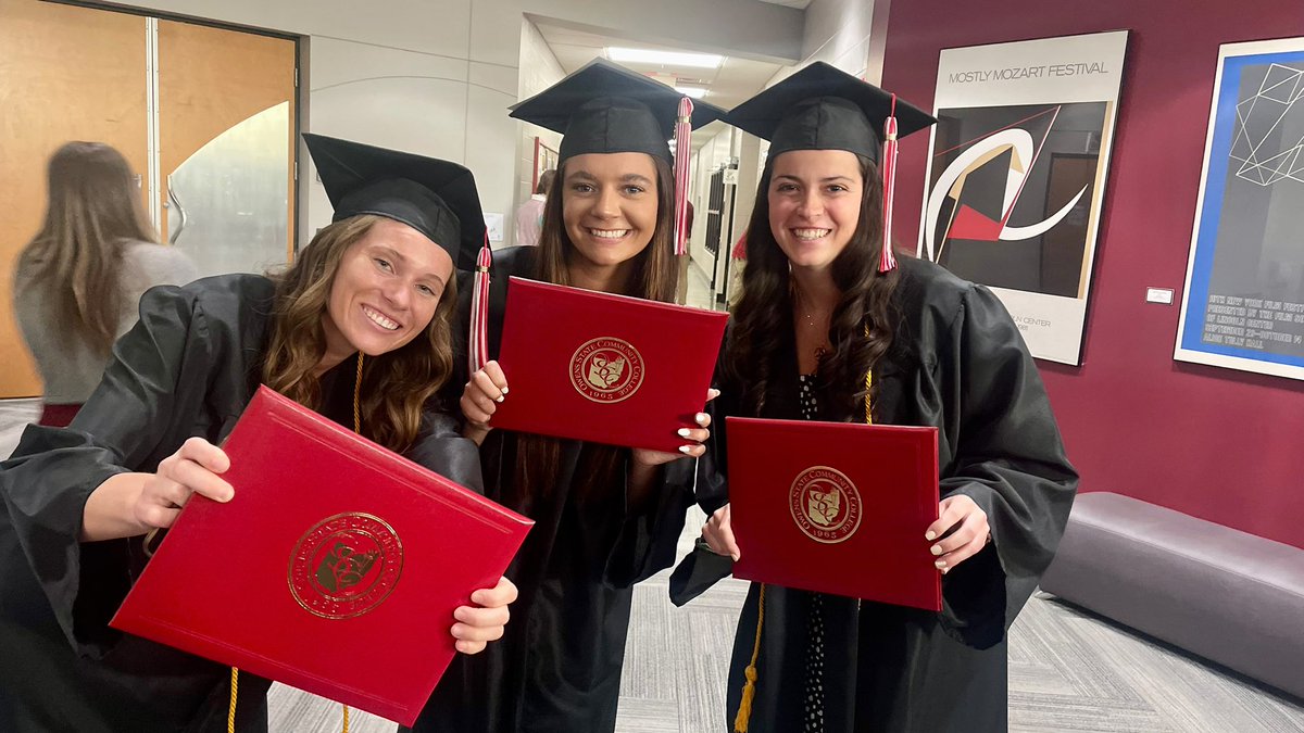 Congratulations to these Owens Basketball players on graduating yesterday 👩🏻‍🎓❤️🏀 @Malorie_s15 @hayley_rs23 @BGr33n34 #futureisbright #leftyourmark