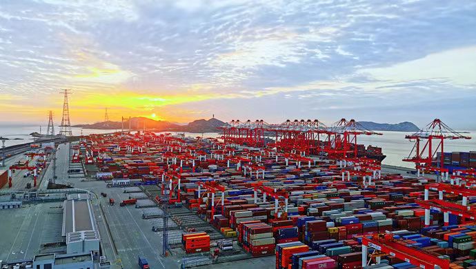ShLetsMeet's tweet image. #YangshanPort in #Shanghai ranked first among 348 container ports worldwide in the Container Port Performance Index (#CPPI) for 2022, which was released by @WorldBank on May 19.
