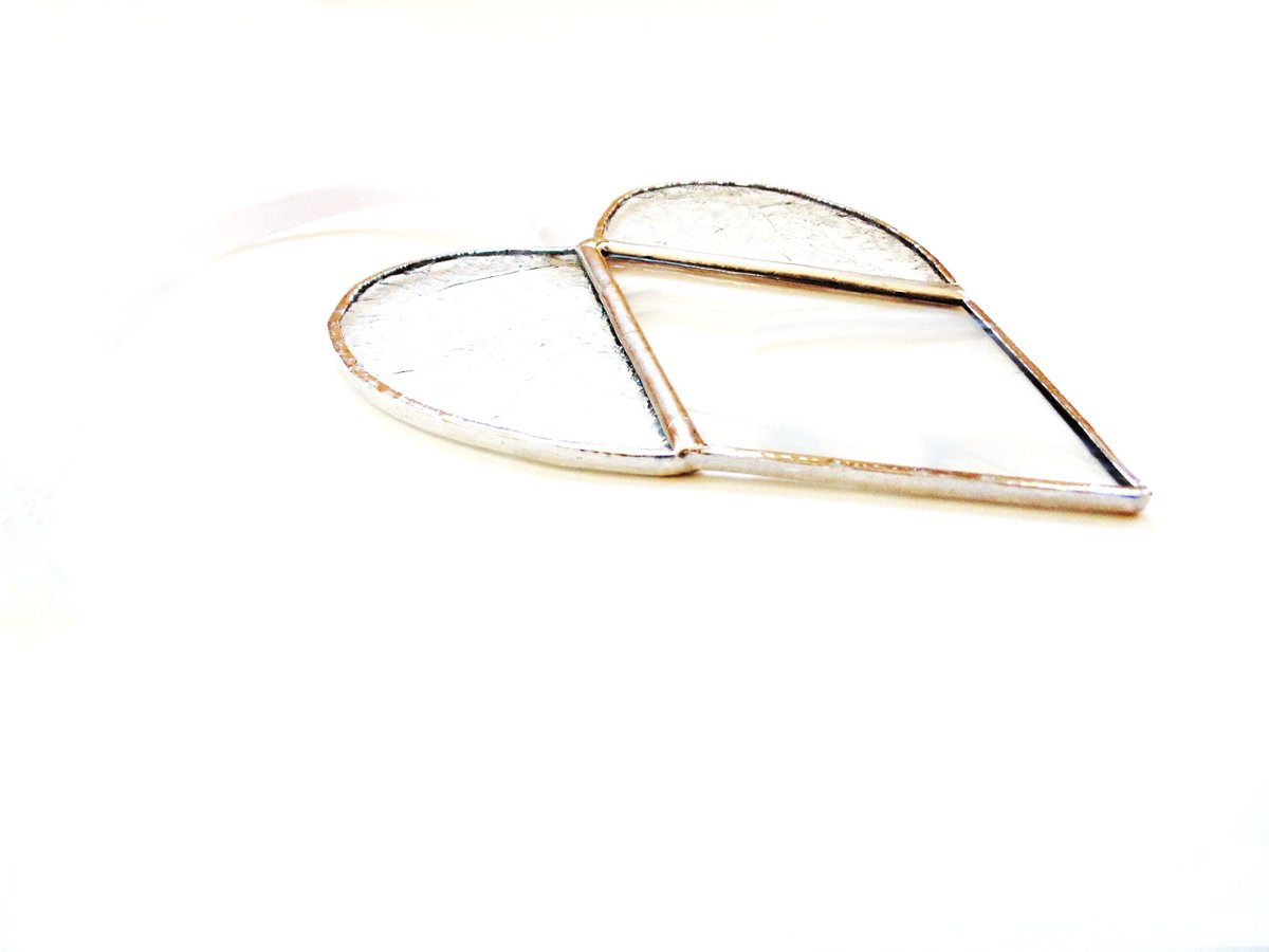 stndglass's tweet image. Stained glass heart suncatcher, sympathy condolence gift of love tuppu.net/6b6fd1e7 #Etsy #suncatcher #DesignsStainedGlass #SimpleHeartGift