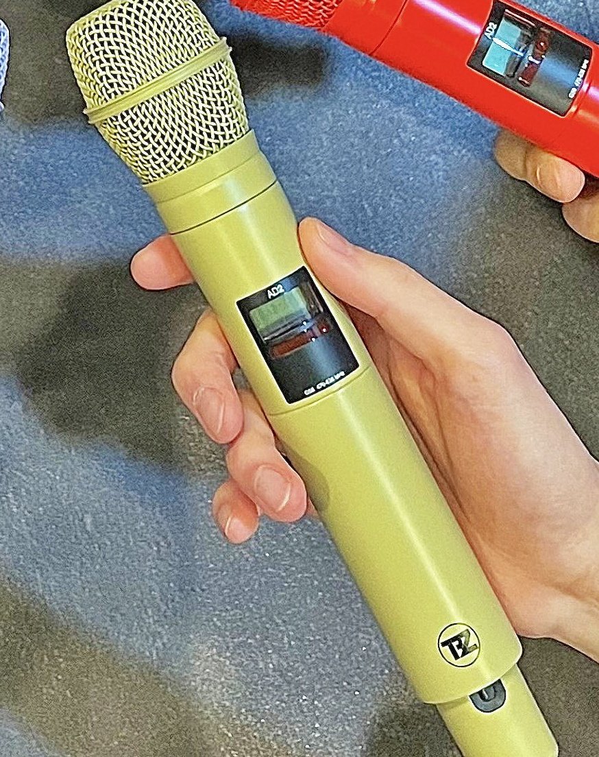 injunoona's tweet photo. gw udh ga bisa diem lagi. gue harus bikin rangkuman tentang betapa teganya semua orang memandang mic younghoon dgn sebelah mata. alias justice for younghoon's mic 
-a thread https://t.co/41LC7snEWG