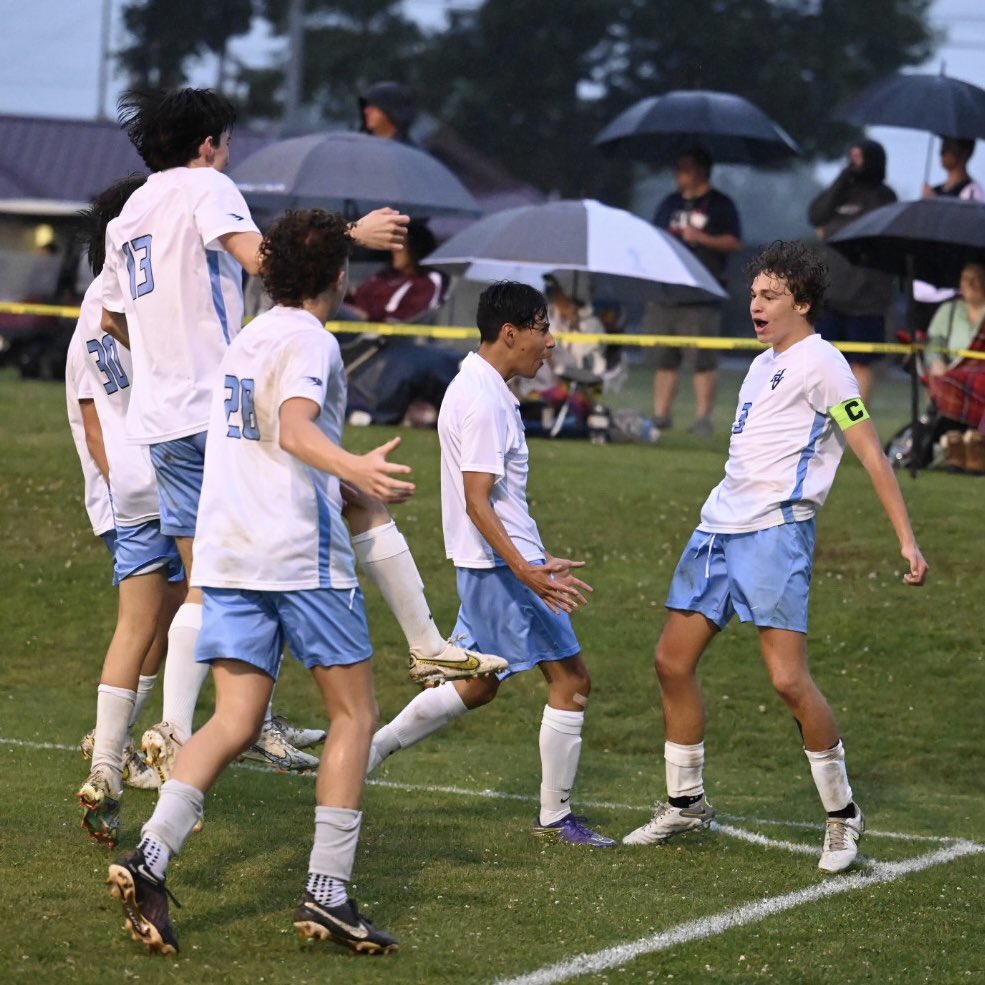 HVA_boyssoccer's tweet photo. Some highlights from tonight’s 2-1 win over DB. 

#GoHawks #BoysSoccer #StateBound 

 @HVAAthletics @HVAhawks
@HVAStudentSect @HVAPrincipal @MaxPreps 
@prepXtra @5StarPreps

📸 ⬇️ https://t.co/tU94ru41uF