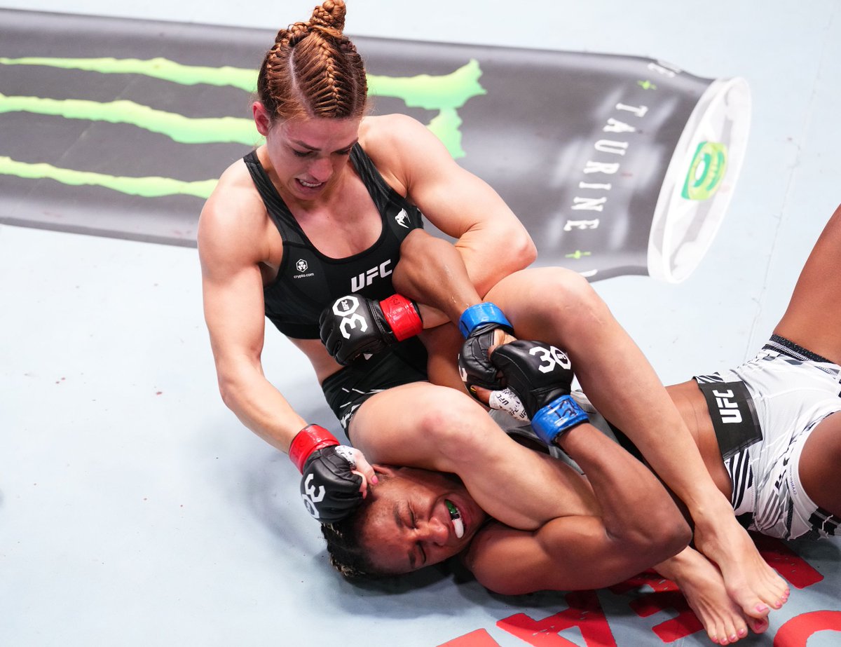 Mackenzie Dern calls out Rose Namajunas after brutality-filled win over Angela Hill at UFC Vegas 73 (@MikeHeck_JR) mmafighting.com/2023/5/20/2373…