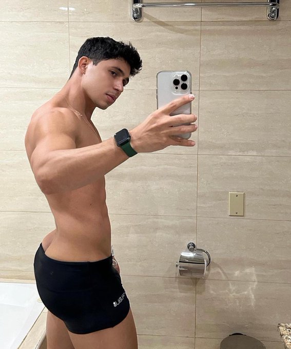 help me download it 😏 https://t.co/QTNBzep1kx