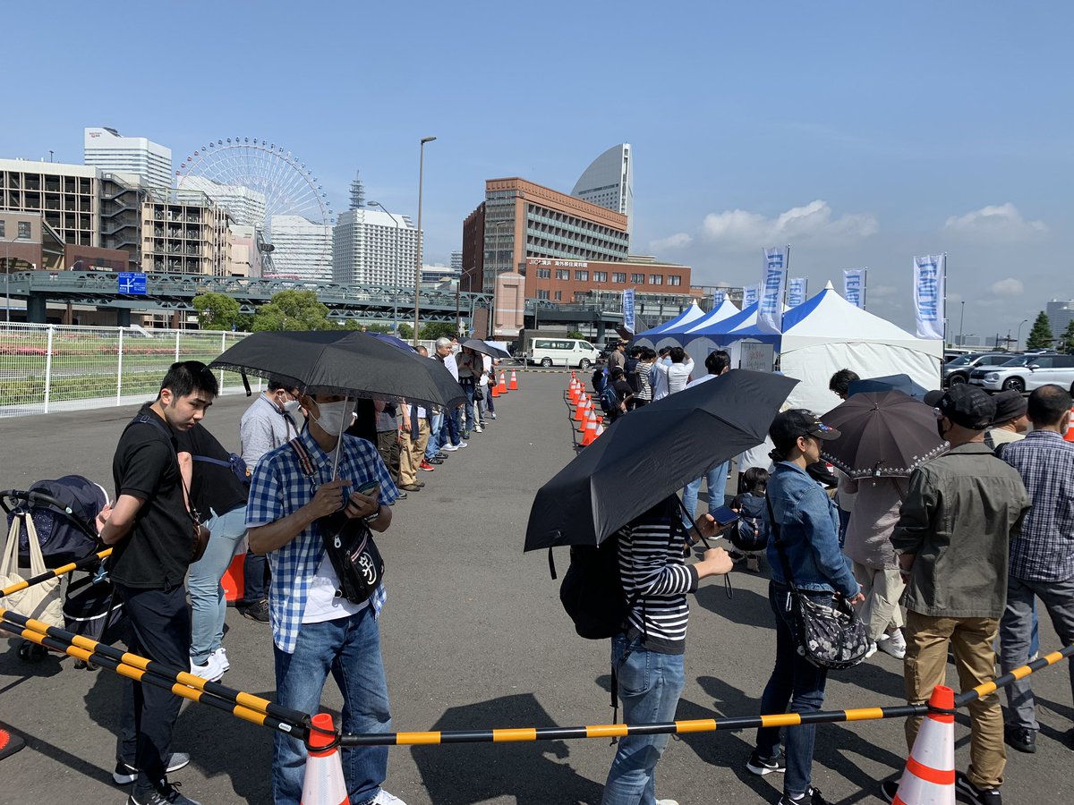 levolantweb's tweet photo. LE VOLANT CARSMEET2023横浜、2日目スタートしました!試乗コーナーは朝から長蛇の列、カズチャンネルのブースは整理券を配布するほど大盛況です!#LVCM #LVCM横浜 #カーズミー https://t.co/H7A3SgOl3k