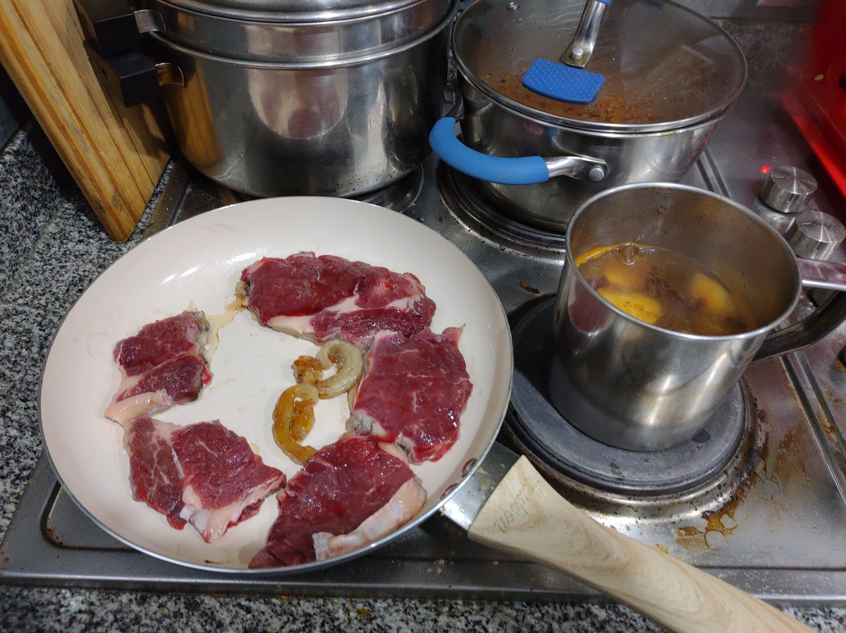 anguitt's tweet photo. Que debes hacer en Argentina para almorzar https://t.co/Pl1DiLICsk
